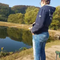 Meine Nachbarin beim ersten mal angeln im Leben
